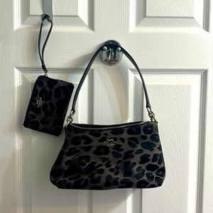 Coach leopard print purse w/ matching wristlet. Good condition. Shoulder bag.